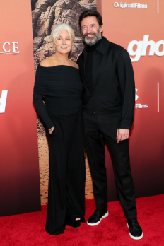 Хю Джакман със съпругата си на премиерата на "Ghosted" в Ню Йорк