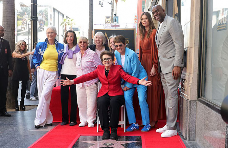 Мария Шарапова предизвика истинска звездна суматоха с повята си на