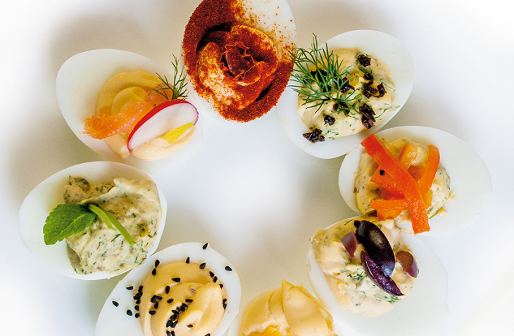 През април въпросът кое е първо яйцето или кокошката