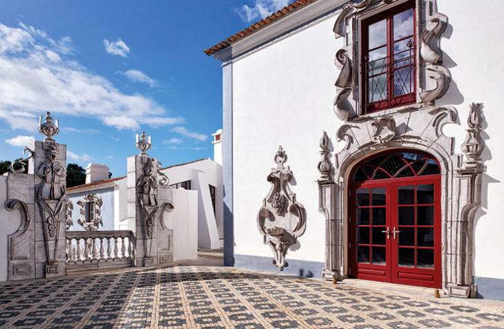 Първият проект за хотел на Кристиан Лубутен е истински празник