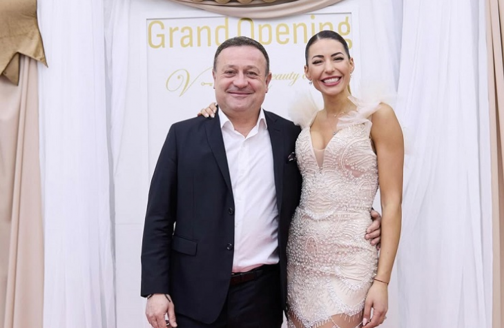 Телевизионният водещ Димитър Рачков е предложил брак на половинката си