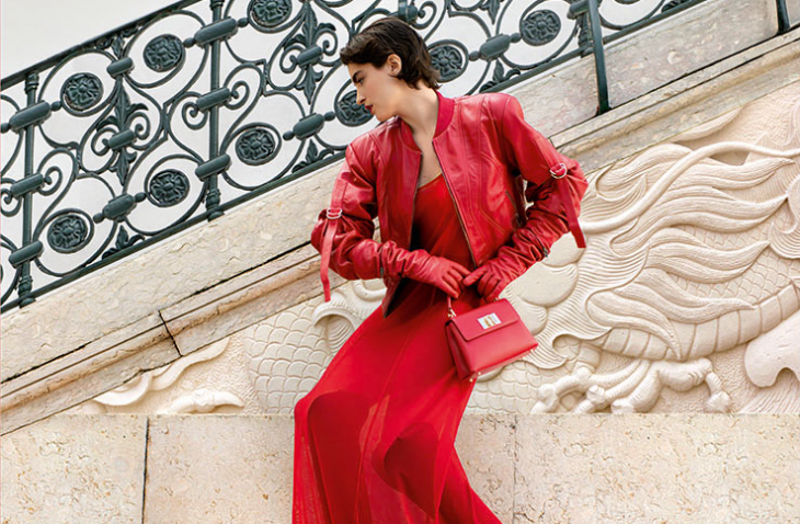 Червеното въплъщава страст и увереност – идеалният избор с който