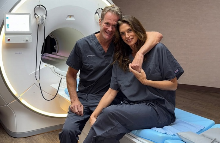 Синди Крауфорд публикува странна и провокирала доста противополюсни реакции снимка