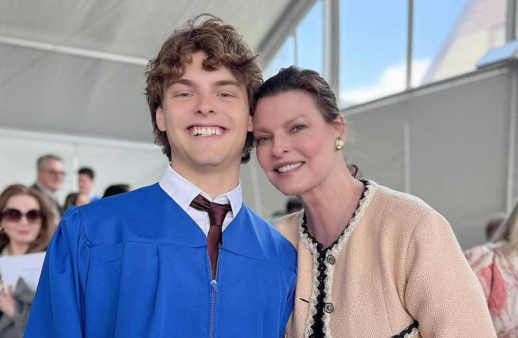 Супермоделът Линда Еванджелиста наскоро отпразнува дипломирането на своя син Огъстин