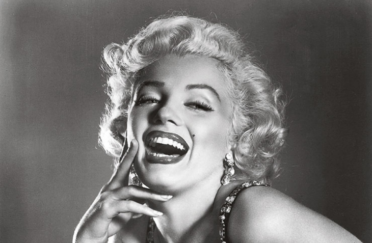 Експлоатацията продължава най безмилостно във филма Blonde на режисьора Андрю Доминик