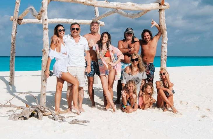 Целият клан Халваджиян разпуска на Малдивите преди старта на новия