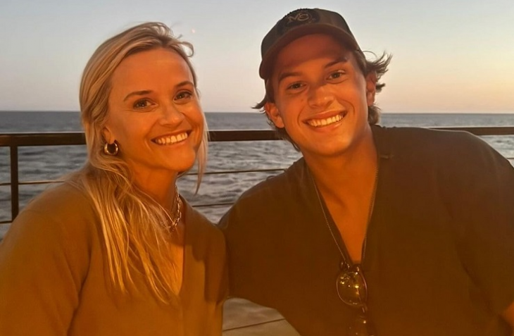 Наскоро Рийз Уидърспун сподели снимки на порасналия си син по