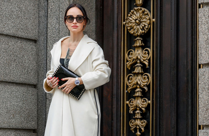 Той е с много лица защото може да има различни