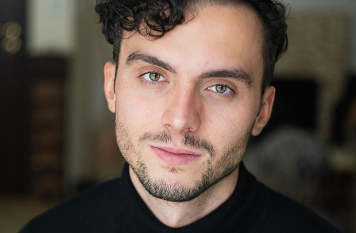 Интервенция е спектакъл за двама млади които търсят пътя един