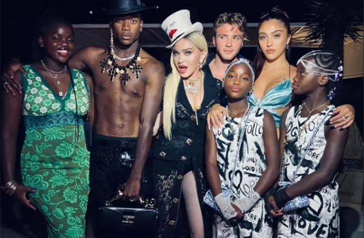 Кралицата на попа Мадона събра всичките си деца в Сицилия