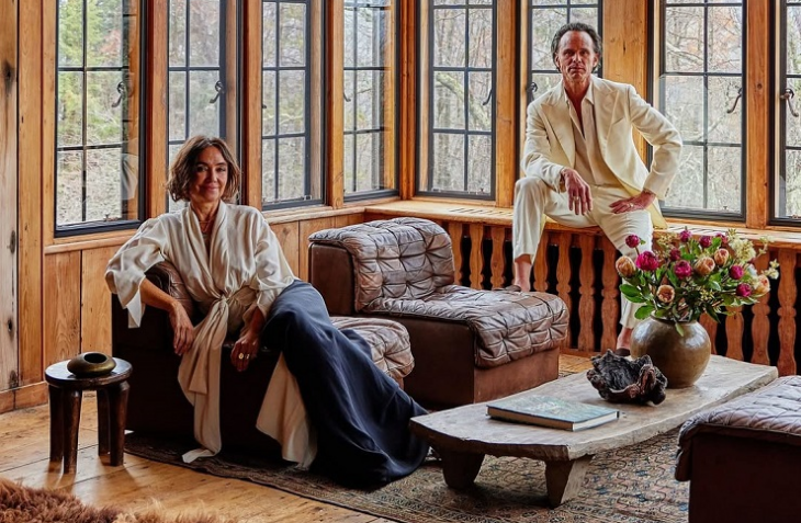 Актьорът Уолтън Гогинс отвори вратите на дома си за списание