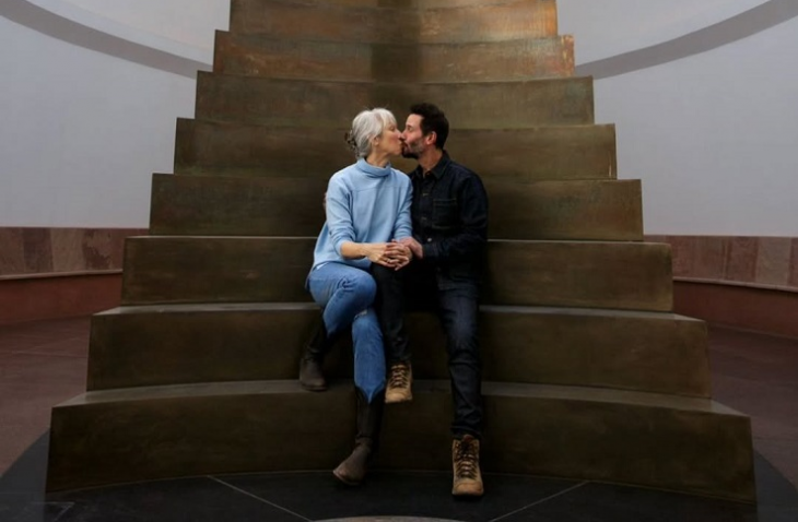 Това е истинска снимка Не е годежна снимка нито е