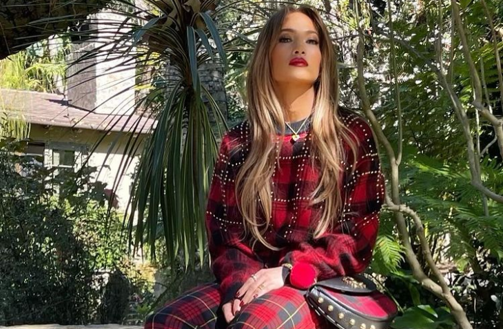 В каре от глава до пети малко звезди могат