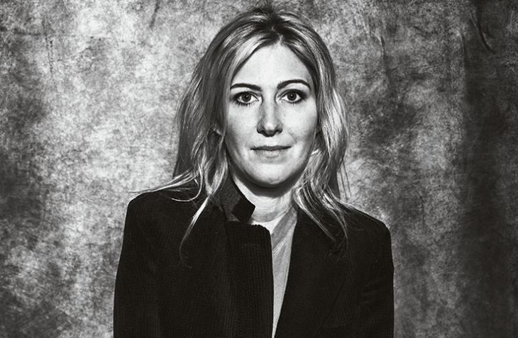 Аманда Стерс е родена в Париж в семейството на тунизийски