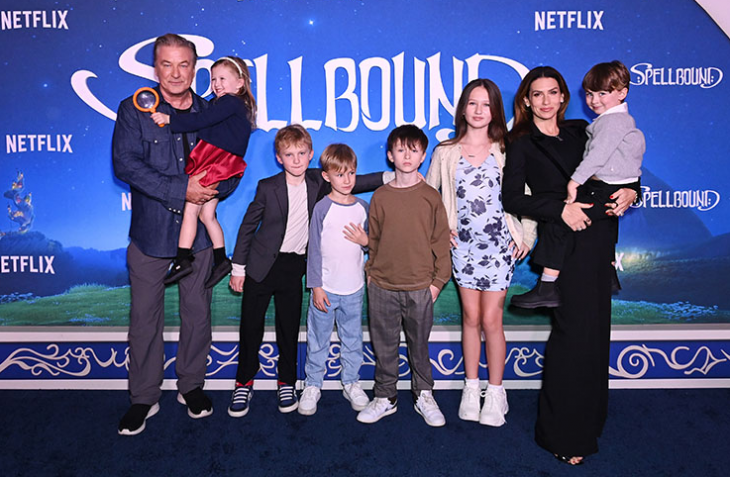 Алек и съпругата му Хилария Болдуин взеха част от многолюдното