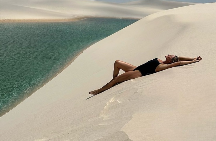 В разгара на лятото звездите не спират да ни показват