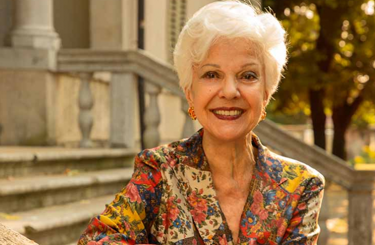 И в най малкия жест и в начина по който извайва