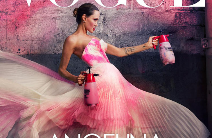 Анджелина Джоли краси корицата на Vogue позирайки пред топфотографката Ани