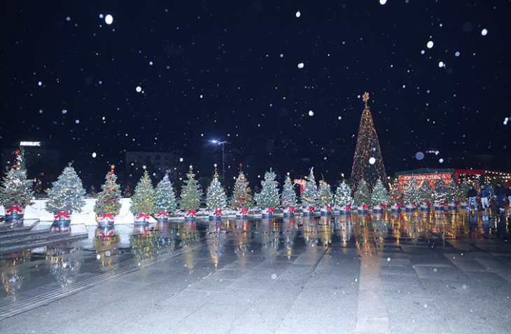 В началото на декември София засия с коледен блясък който