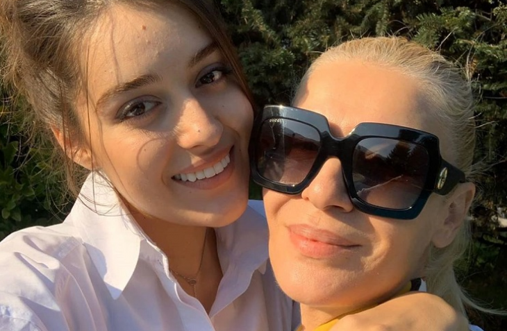 Телевизионната водеща Гала стана баба Дъщеря й Мари Константин роди