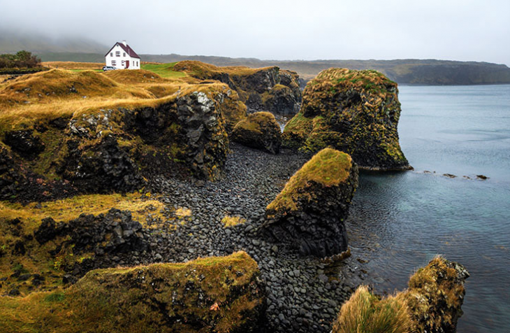Вятърът толкова се е усилил че дъждът вали хоризонтално Внезапен