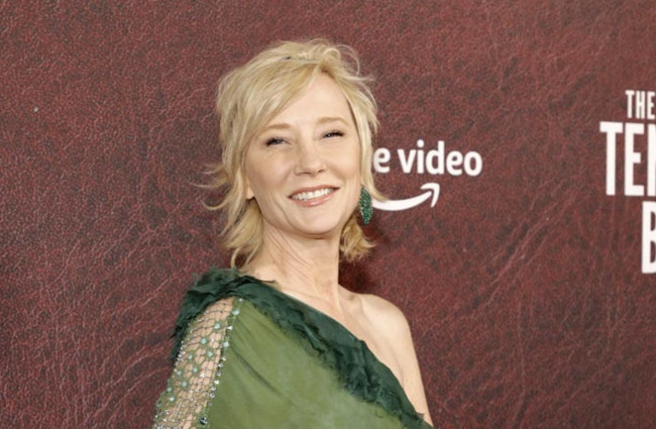 Близките на 53 годишната актриса Ан Хечи спряха вчера животоподдъращите системи