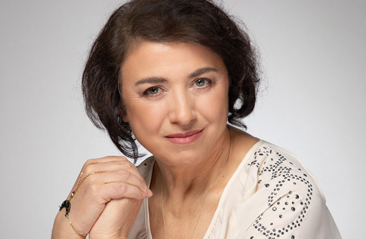 Визитка Емилия Лисичкова е председател на която стимулира и