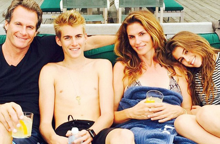 Връщайки се назад в миналото и ревизирайки живота си Синди