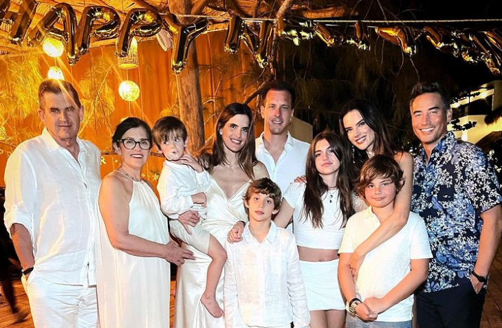 Новата година настъпи и най честите постове в социланите мрежи са