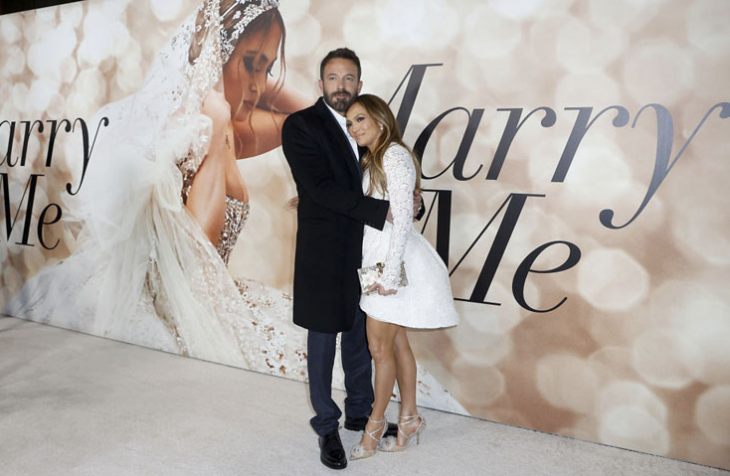 Интересен тоалет избра Дженифър Лопес за премиерата на новия си