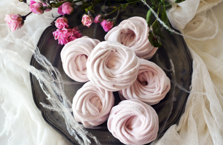 Зефирът е уникален руски десерт деликатни леки и ефирни