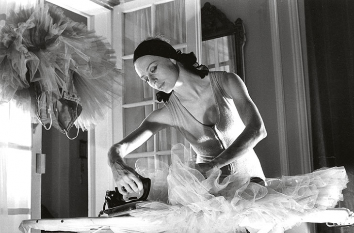 стинско обяснение в любов към балета е фотографската изложба Тяло