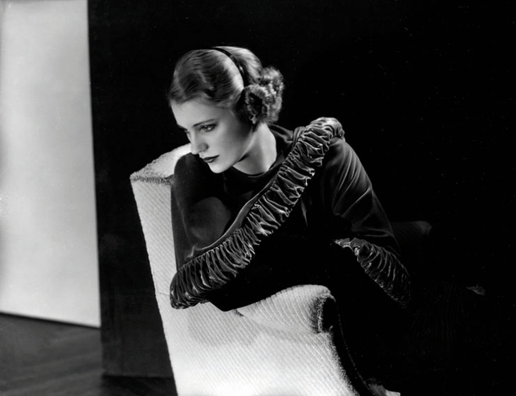 Сигурно точно това напрежение между красотата и ужасяващите моменти на