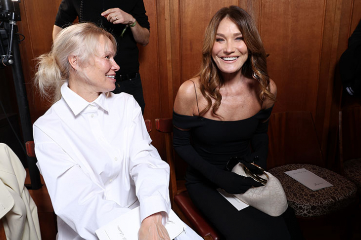 Нещо осезаемо неподправено в пролетното шоу на Jacquemusс за 2025