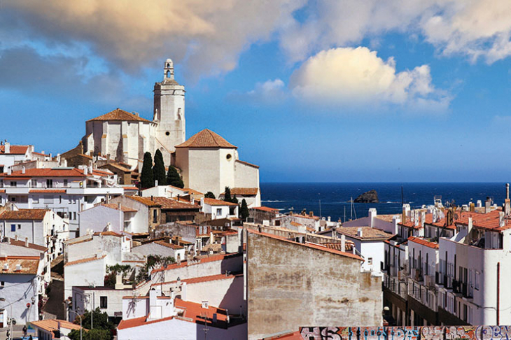 Коста Брава е целият район над Барселона Каталуня до границата