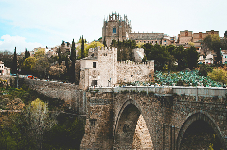 Градът е кръстопът на кулинарни влияния и традиции вкоренени в