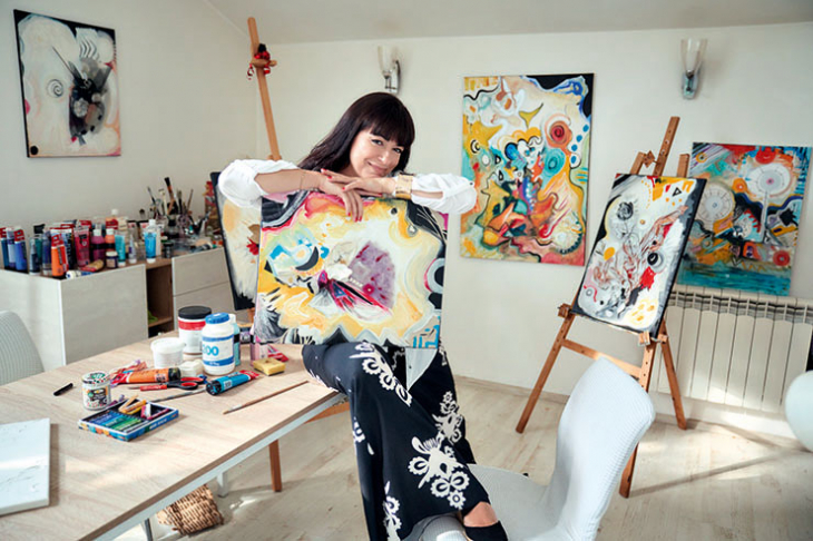 Картините ù са като избухване – и композиционно и цветово