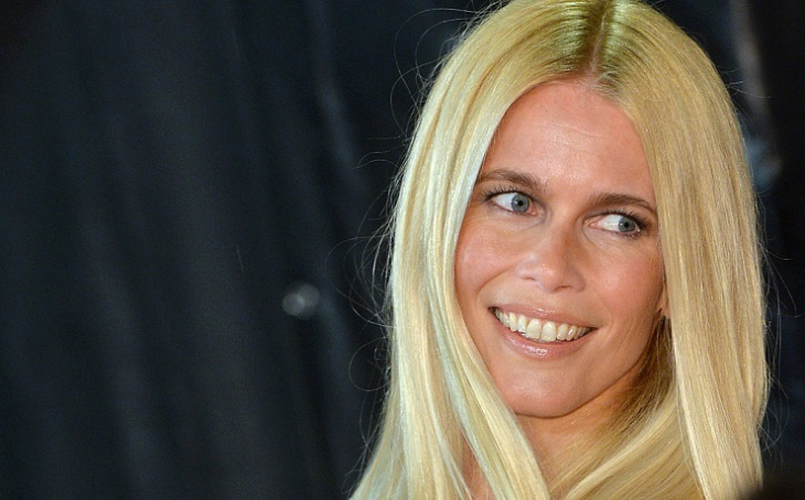 Честит рожден ден Клаудия Супермодел на 90 те Редом до Наоми Кембъл