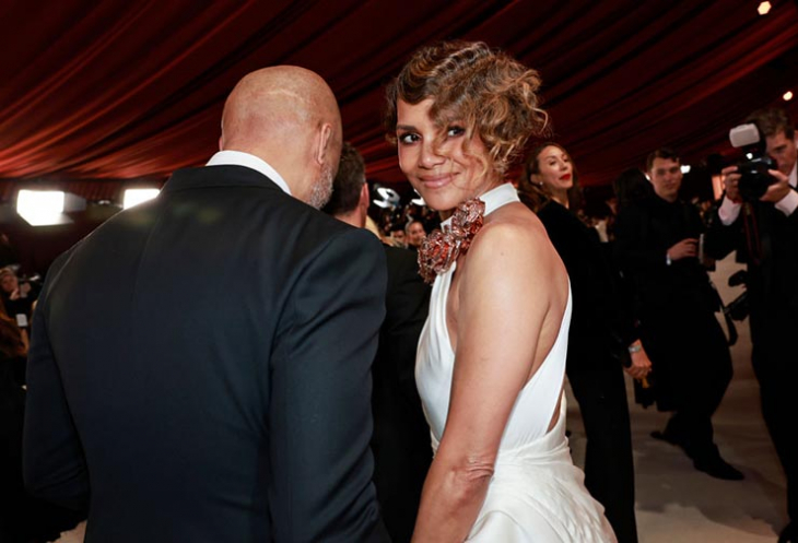 Въпреки трите си неуспешни брака Хали Бери не е загубила