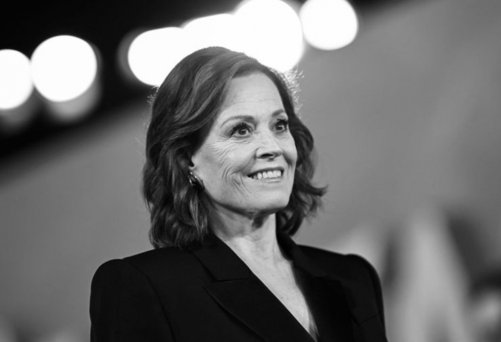 Родена като Сюзан Александра Уивър през 1949 г в Ню