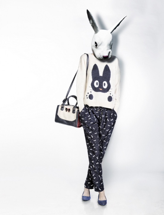 Blue Rabbit Eva Заек върху горещ ламиниран принт | EVA.bg