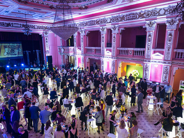 Над 300 гости сред които обичани български инфлуенсъри доказани дерматолози