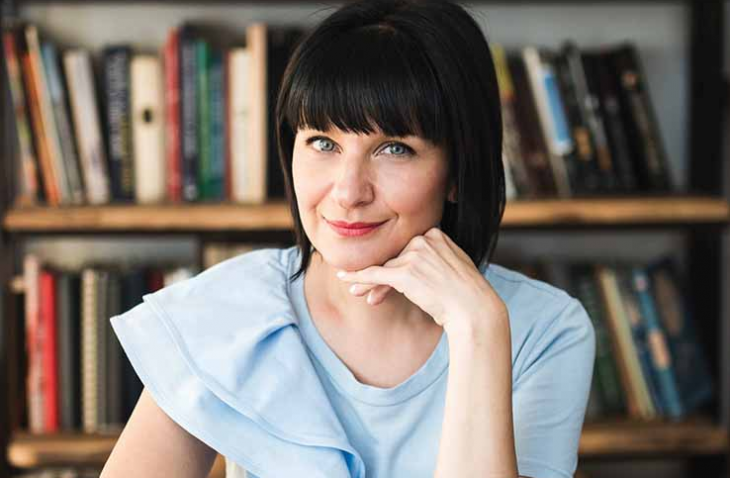 Кафене някъде в центъра на София Свистенето на машината за