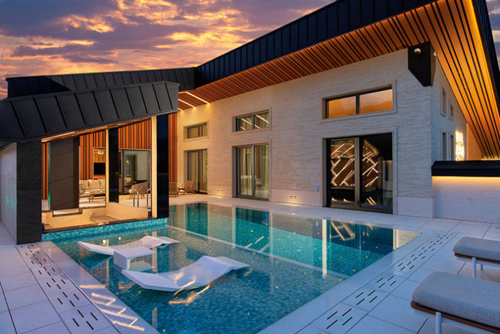 Вдишваме дълбоко аромата на треви и кристално чистия въздух погледът